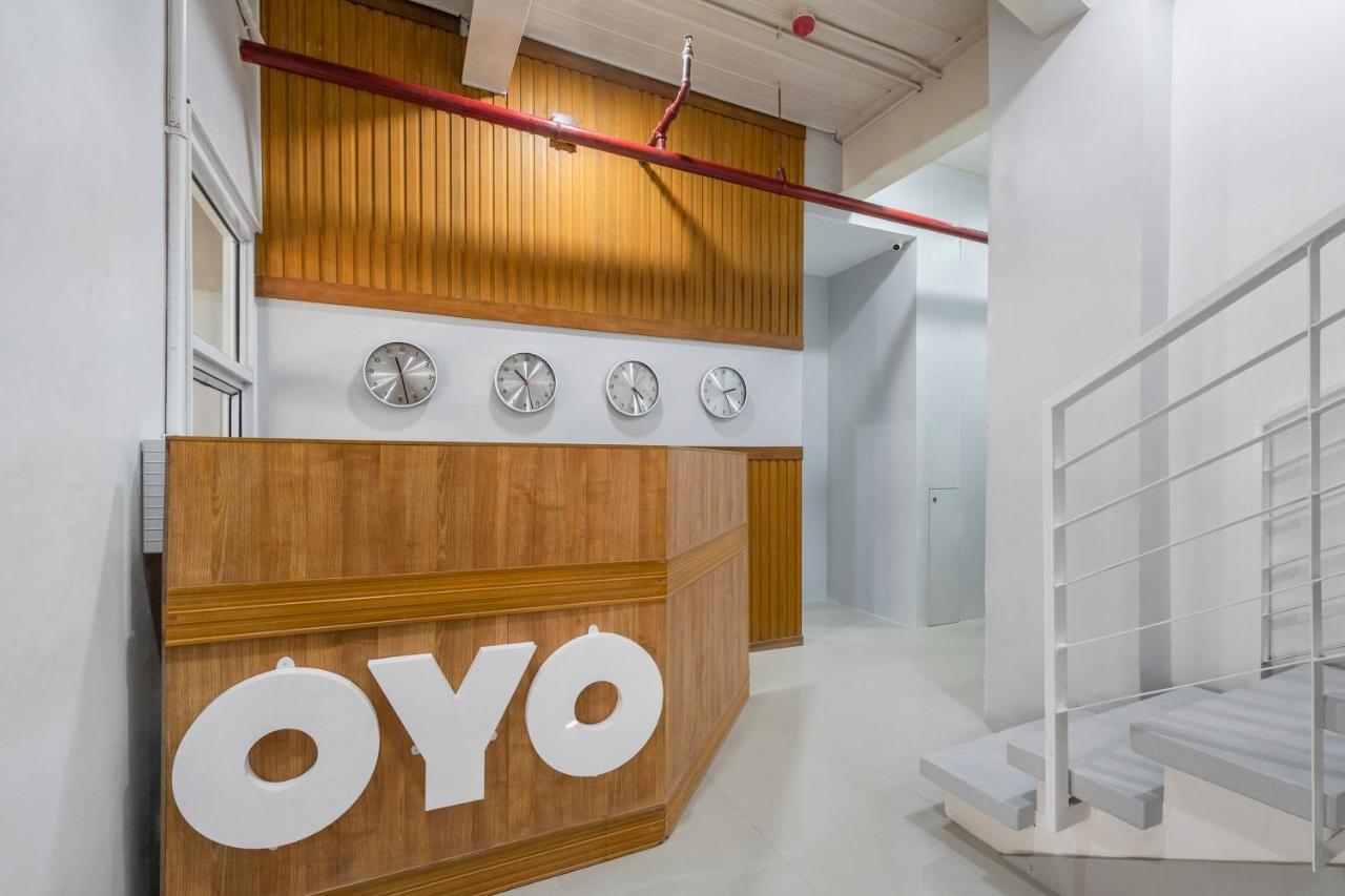 Super Oyo 515 Finnex Hotel Мандалуйонг Экстерьер фото